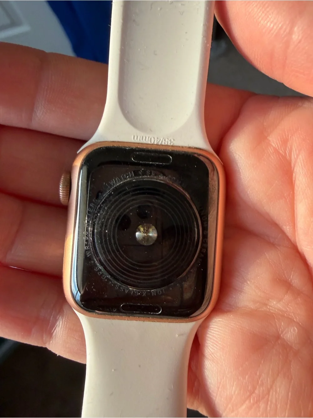 Apple smartwatch rose